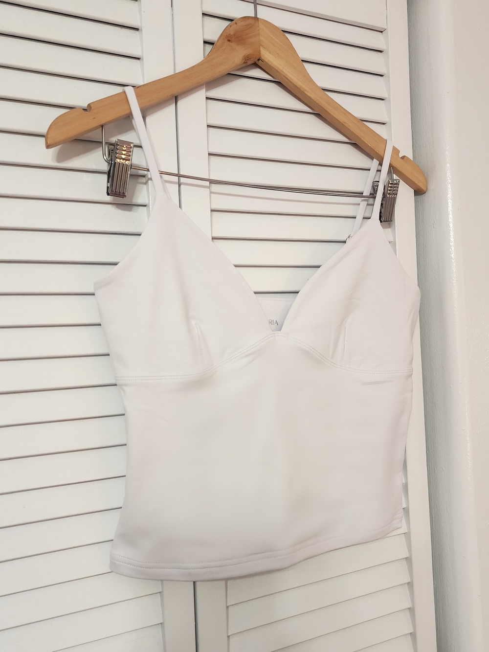 REORIA Butsmooth® Womens Sexy V-Neck, White Double Lined Cropped Tank Top
